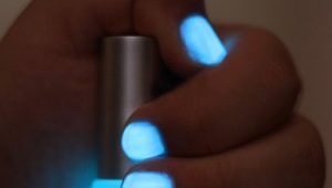 Glowing nail polish