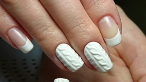 Knitted gel polish manicure