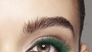 Green mascara