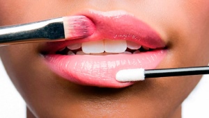 ¿Cómo usar el maquillaje para aumentar los labios?