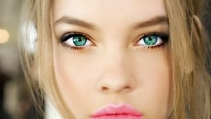 Makeup for blondes with green eyes