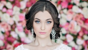 Makeup at the prom for blue eyes