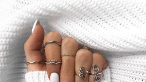 Manicure em mãos bronzeadas