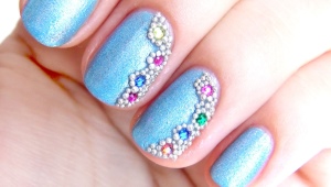 Manicure with beads