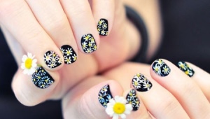 Manicure dengan daisies