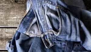 How to wash a greasy stain on jeans?