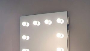 Illuminated makeup mirrors: which one to choose?