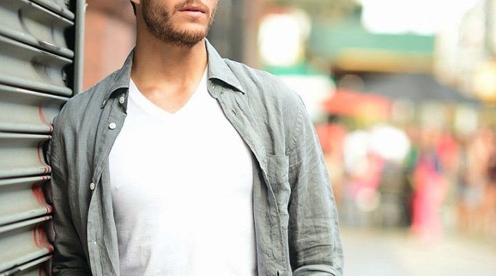 How to wear a shirt under a t-shirt?