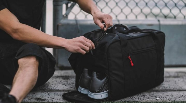 Fashionable men's sports bags