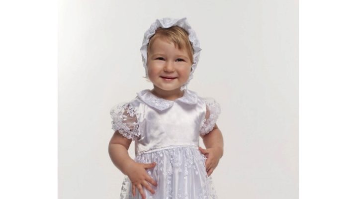 Vestido de bautizo para niña.