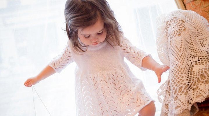 Knitted dress for girls