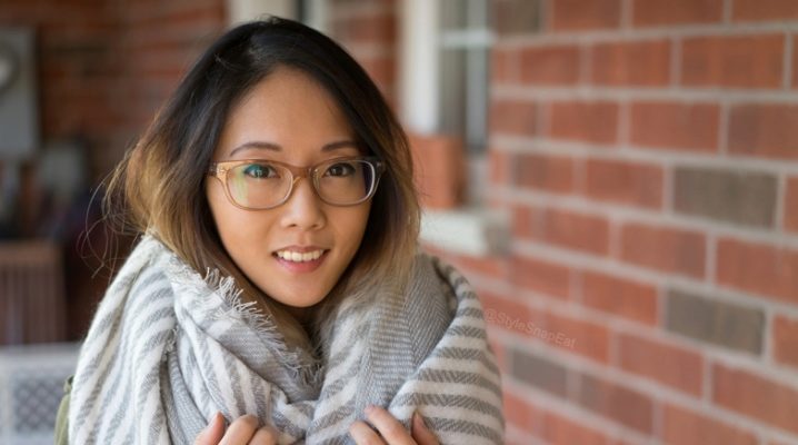 Two-tone striped scarf