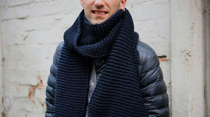 Knitted men's scarf