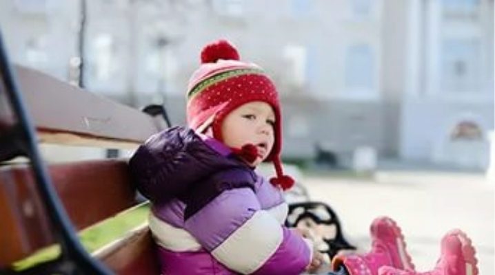 Botas de invierno infantiles rápidas para la niña y el niño.