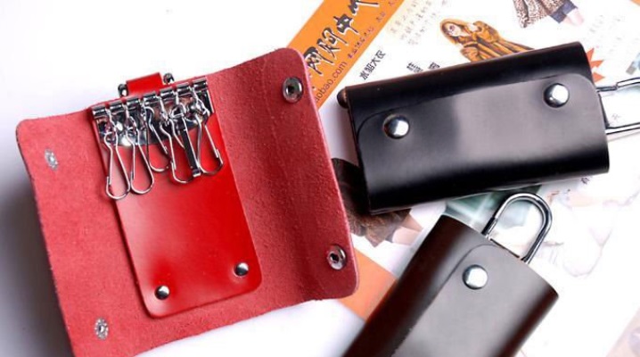 Leather key holder for men and women