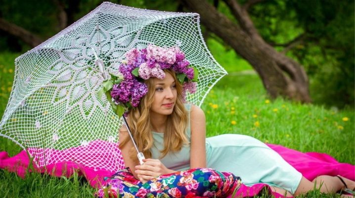 Choosing an umbrella from the sun