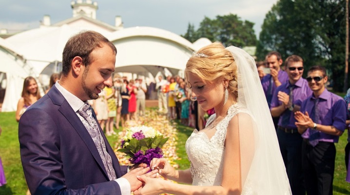 ¿Qué mano llevas un anillo de bodas?