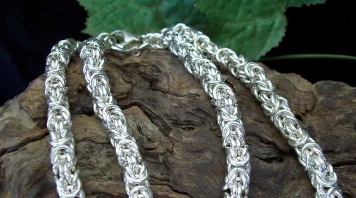 Chain with weaving rose