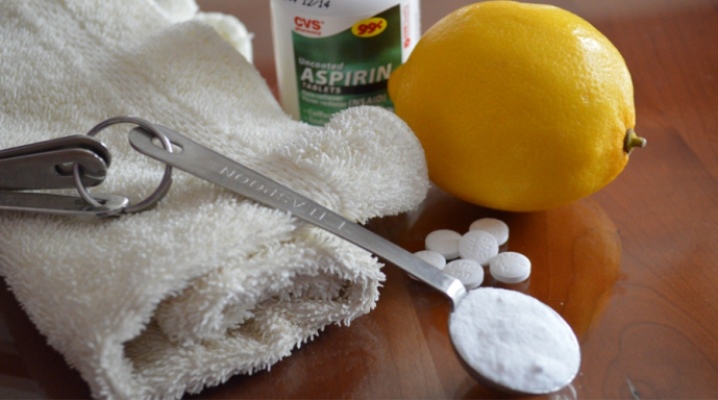 Scrub muka dengan aspirin