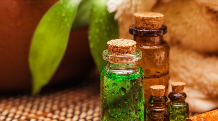 Tea tree oil for nails