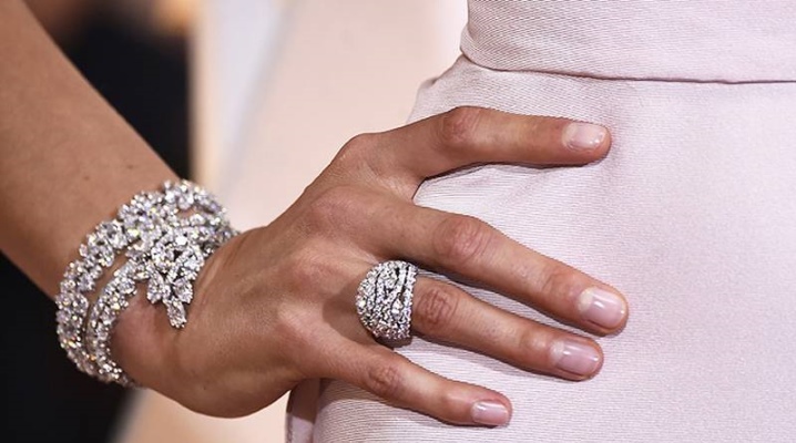 White gold bracelet with diamonds