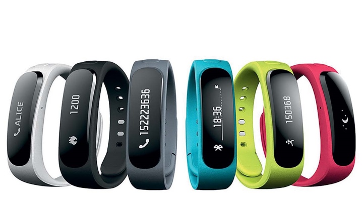 Bracelet with smart alarm clock