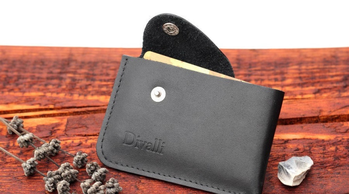 Leather men's card holder