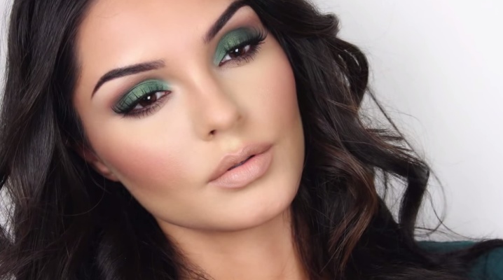 Makeup with green shadows