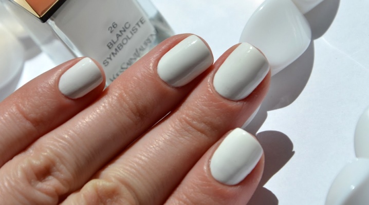 Manicure with white varnish