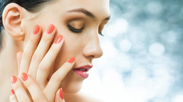 Manicure with orange varnish