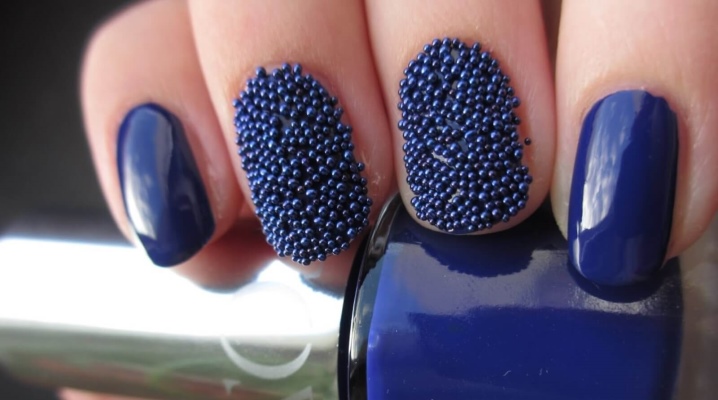 Manicure with blue varnish