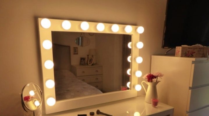 Make-up mirror: types and characteristics of some models