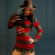 ¿De qué color es el suéter de Freddy Kruger?