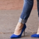 What can I wear with women's blue shoes?