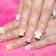 Manicure com um arco