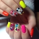 Manicure com Mickey Mouse