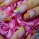 Manicure com mica